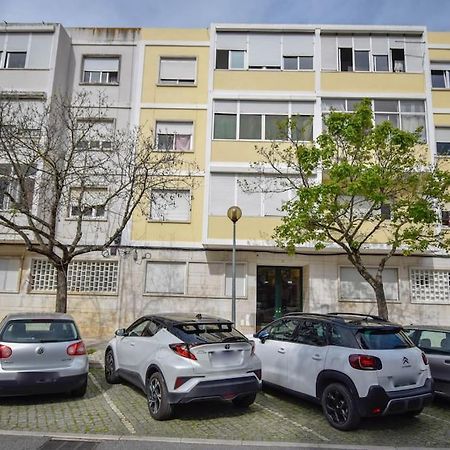 Cozy And Sunny Family Apartment Lisbon Bagian luar foto