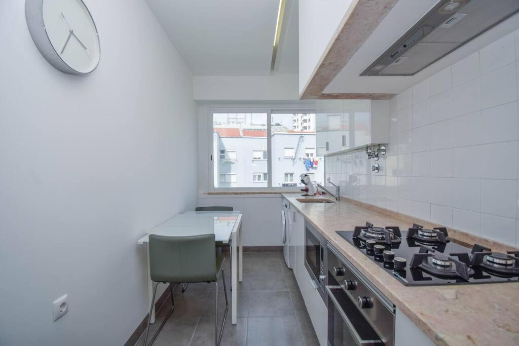Cozy And Sunny Family Apartment Lisbon Bagian luar foto