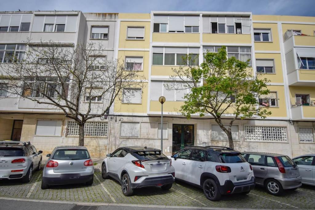 Cozy And Sunny Family Apartment Lisbon Bagian luar foto